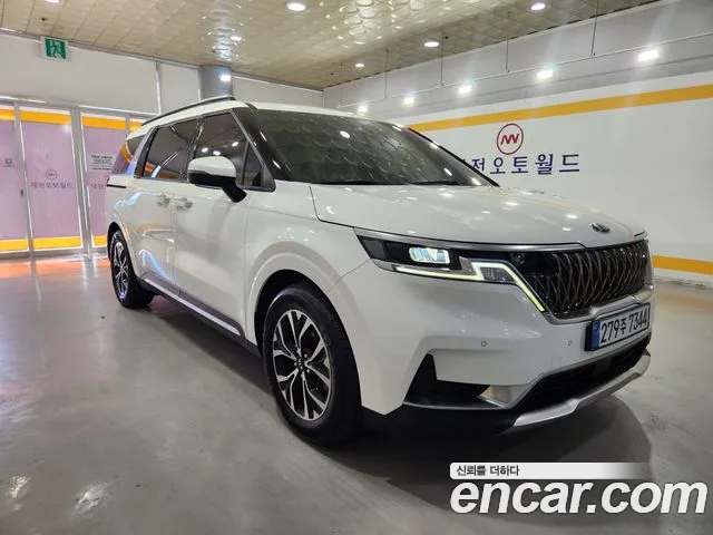 Kia Carnival 2021 thumb 3