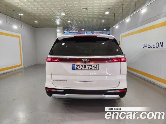 Kia Carnival 2021 thumb 4