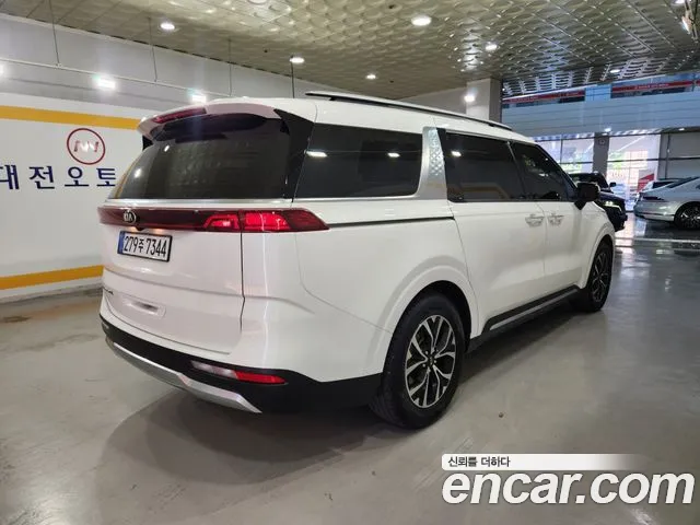 Kia Carnival 2021 thumb 5
