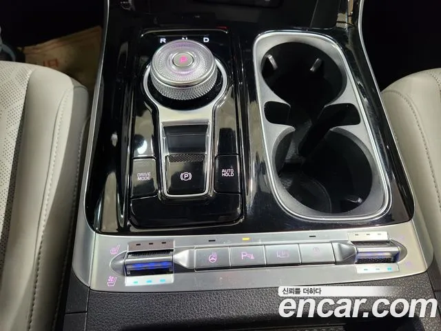 Kia Carnival 2021 thumb 10