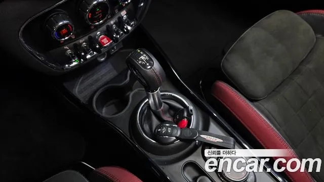 MINI Clubman 2019 thumb 9