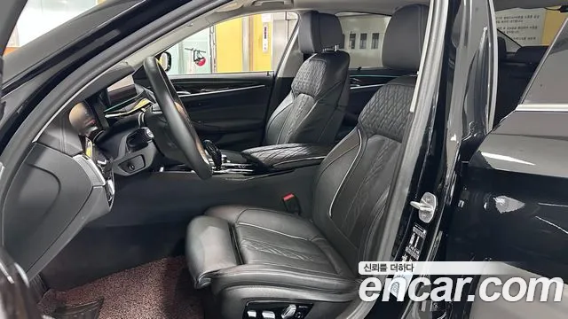 BMW 5-Series 2022 thumb 10