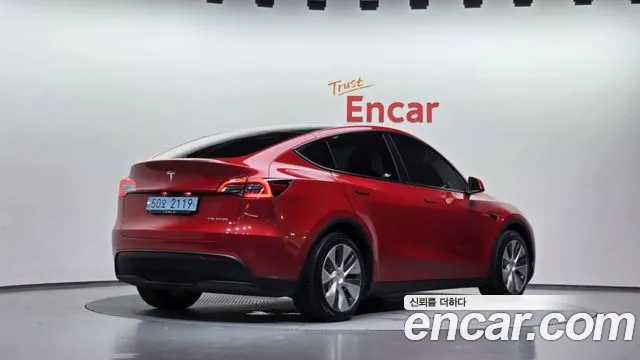 Tesla Model Y 2021 thumb 2