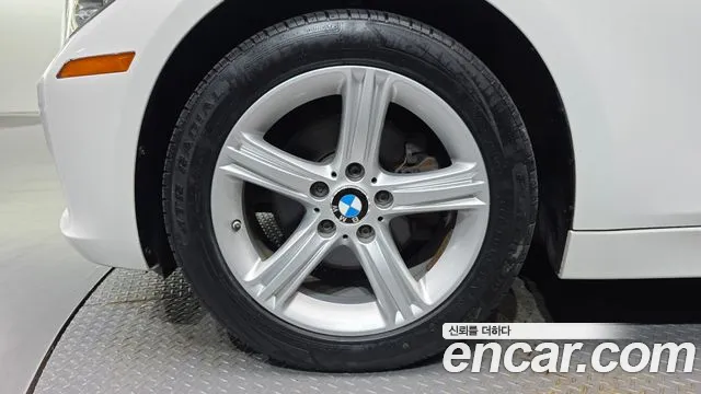 BMW 3-Series 2015 thumb 5