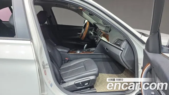 BMW 3-Series 2015 thumb 10