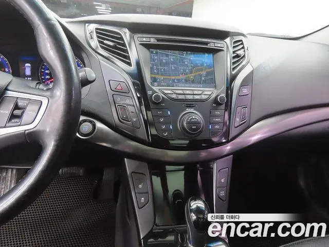 Hyundai i40 2012 thumb 10