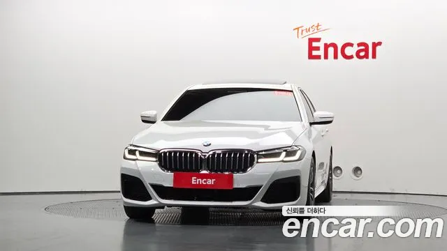 BMW 5-Series 2023 thumb 2