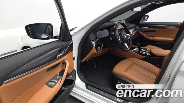 BMW 5-Series 2023 thumb 9