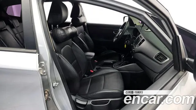 Kia Carens 2014 thumb 11