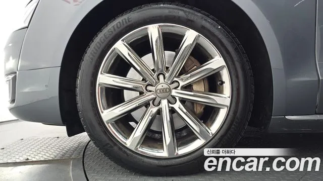 Audi A8 2014 thumb 5