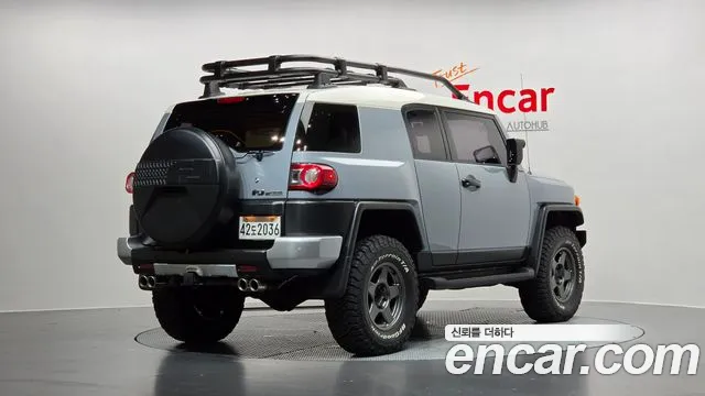 Toyota FJ Cruiser 2014 thumb 2
