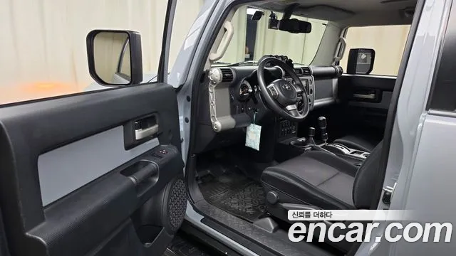 Toyota FJ Cruiser 2014 thumb 10