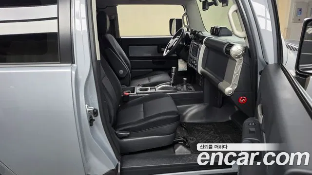 Toyota FJ Cruiser 2014 thumb 11