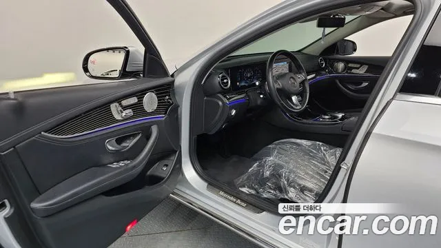 Mercedes-Benz E-Класс 2017 thumb 10