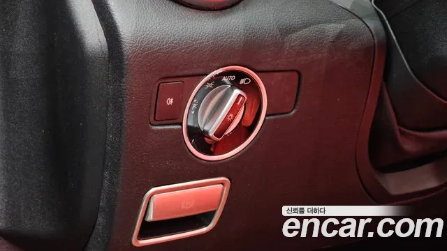 Mercedes-Benz SLC-Class 2017 thumb 11