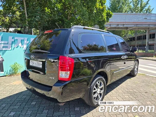 Kia Carnival 2013 thumb 2