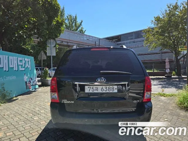Kia Carnival 2013 thumb 4