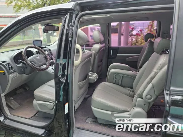 Kia Carnival 2013 thumb 7