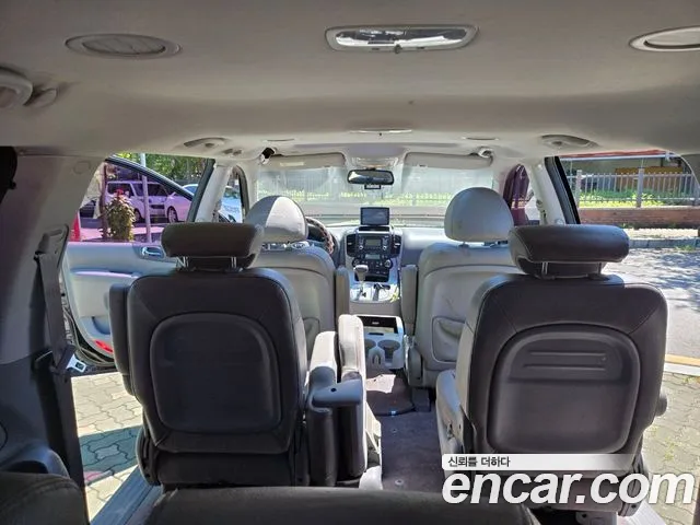 Kia Carnival 2013 thumb 9