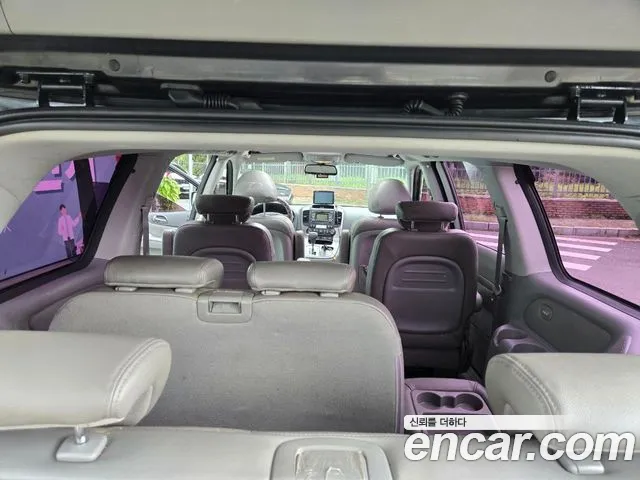Kia Carnival 2013 thumb 10
