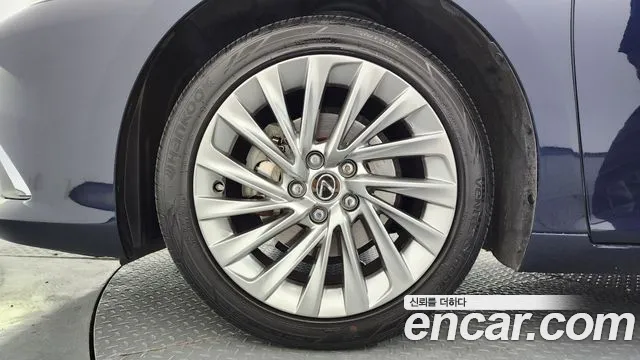 Lexus ES 2022 thumb 5