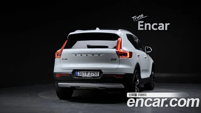 Volvo XC40 2021 thumb 3