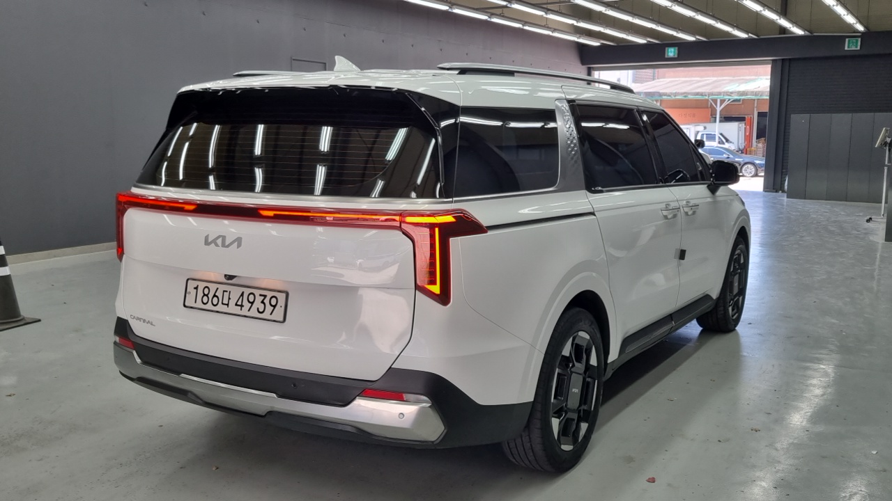 Kia Carnival 2024 thumb 2