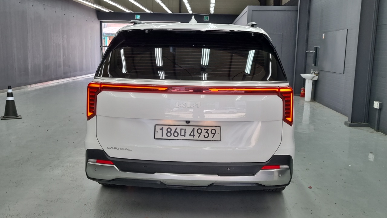 Kia Carnival 2024 thumb 4