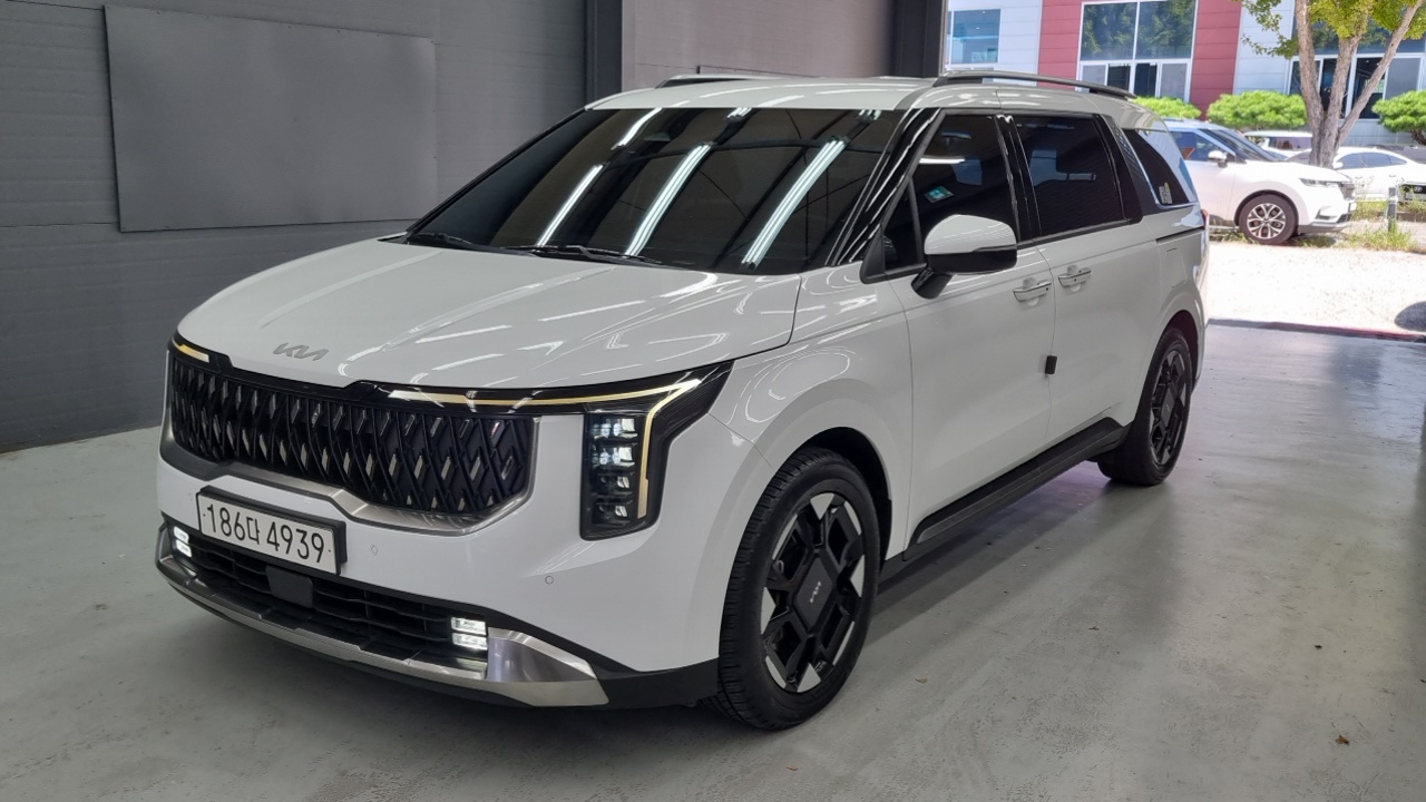 Kia Carnival 2024 thumb 11