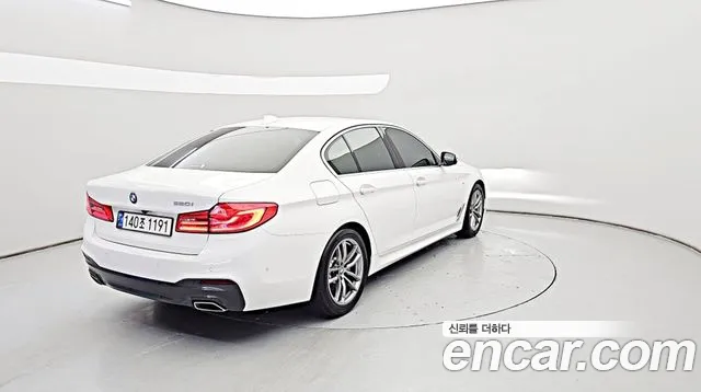 BMW 5-Series 2020 thumb 2