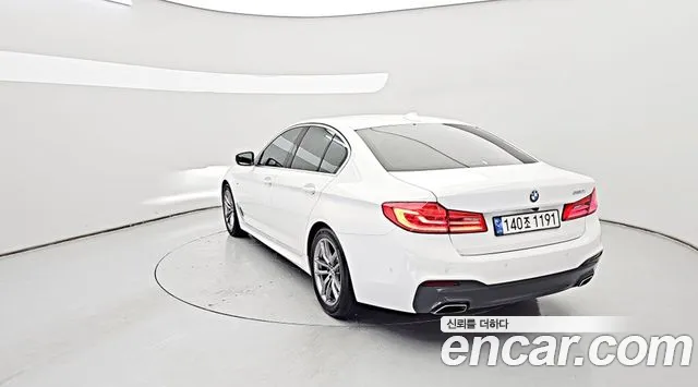 BMW 5-Series 2020 thumb 4