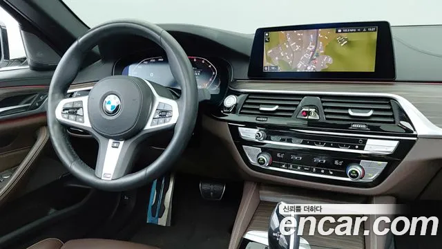 BMW 5-Series 2020 thumb 8
