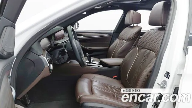 BMW 5-Series 2020 thumb 9