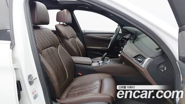 BMW 5-Series 2020 thumb 10
