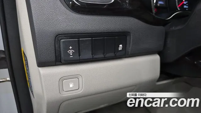 Kia Carnival 2018 thumb 12