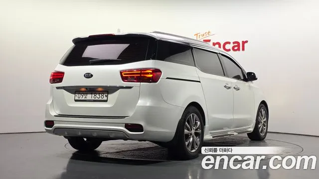 Kia Carnival 2018 thumb 2