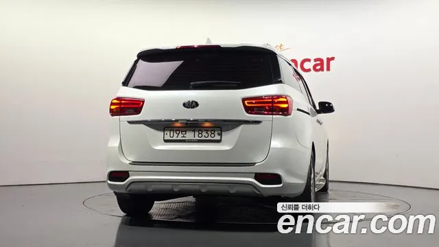 Kia Carnival 2018 thumb 4