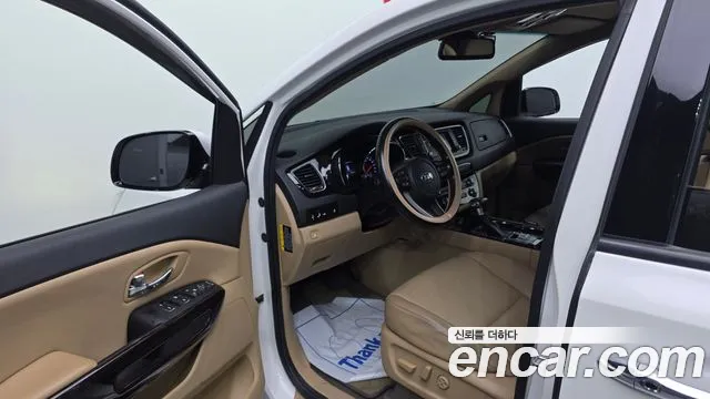 Kia Carnival 2018 thumb 10