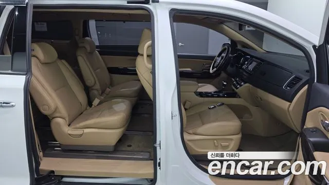 Kia Carnival 2018 thumb 11