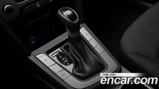 Hyundai Avante 2017 thumb 9