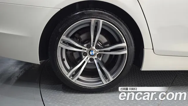 BMW 5-Series 2012 thumb 4
