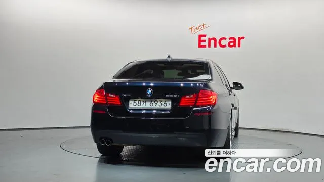 BMW 5-Series 2016 thumb 4