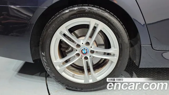 BMW 5-Series 2016 thumb 5