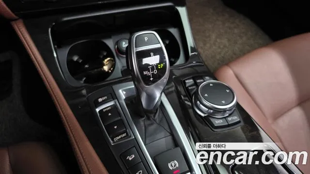 BMW 5-Series 2016 thumb 9