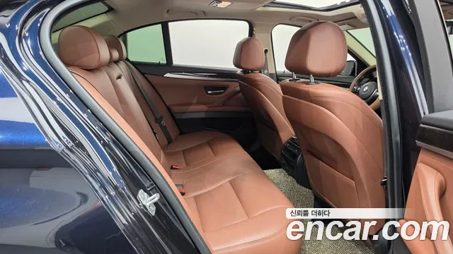 BMW 5-Series 2016 thumb 12