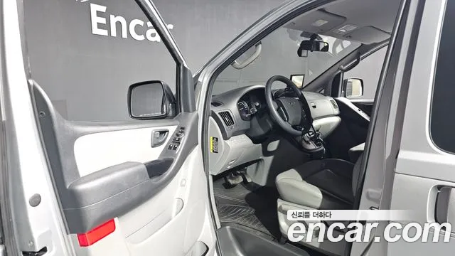 Hyundai Starex 2017 thumb 10