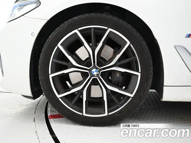 BMW 5-Series 2023 thumb 5