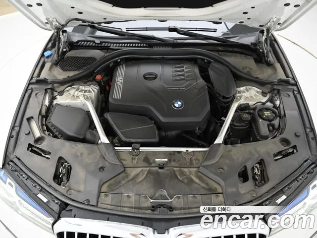 BMW 5-Series 2023 thumb 6