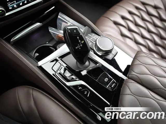 BMW 5-Series 2023 thumb 9