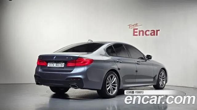 BMW 5-Series 2017 thumb 2